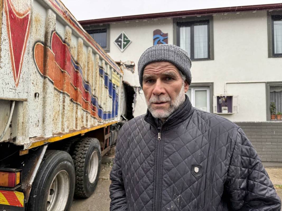 Kamyon, Trabzonspor armalı eve bodoslama girdi! Facianın eşiğinden dönüldü 4